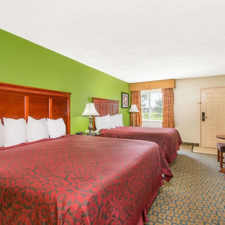 Days Inn & Suites By Wyndham Wichita Extérieur photo