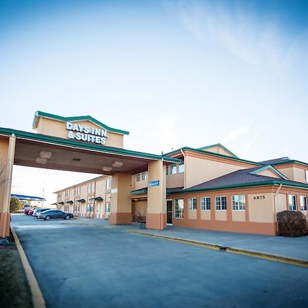 Days Inn & Suites By Wyndham Wichita Extérieur photo