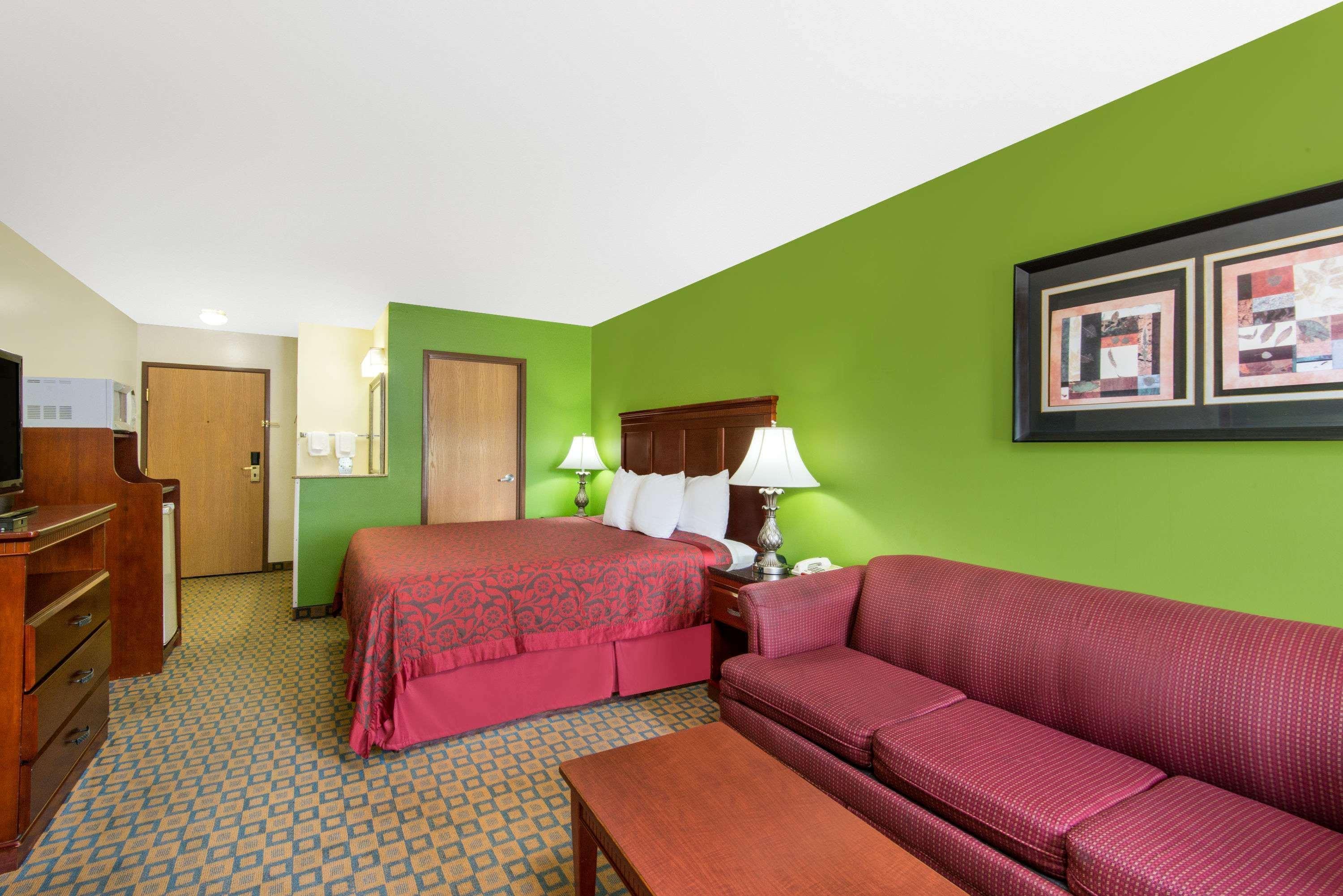 Days Inn & Suites By Wyndham Wichita Extérieur photo