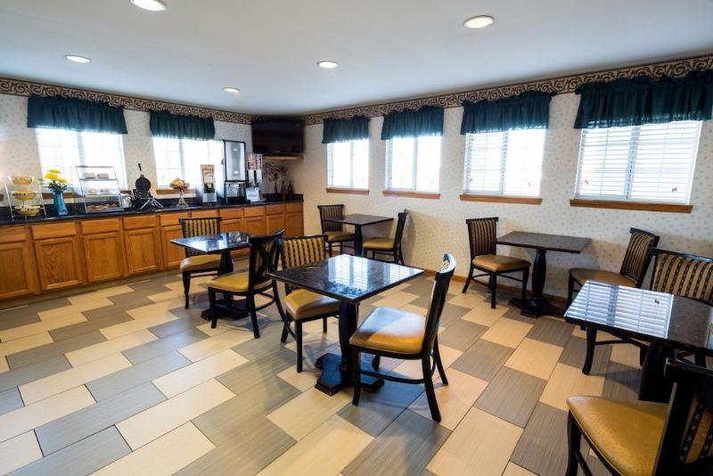 Days Inn & Suites By Wyndham Wichita Extérieur photo